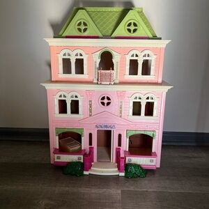 Fisher Price Victorian 3 Story Dollhouse with Furniture